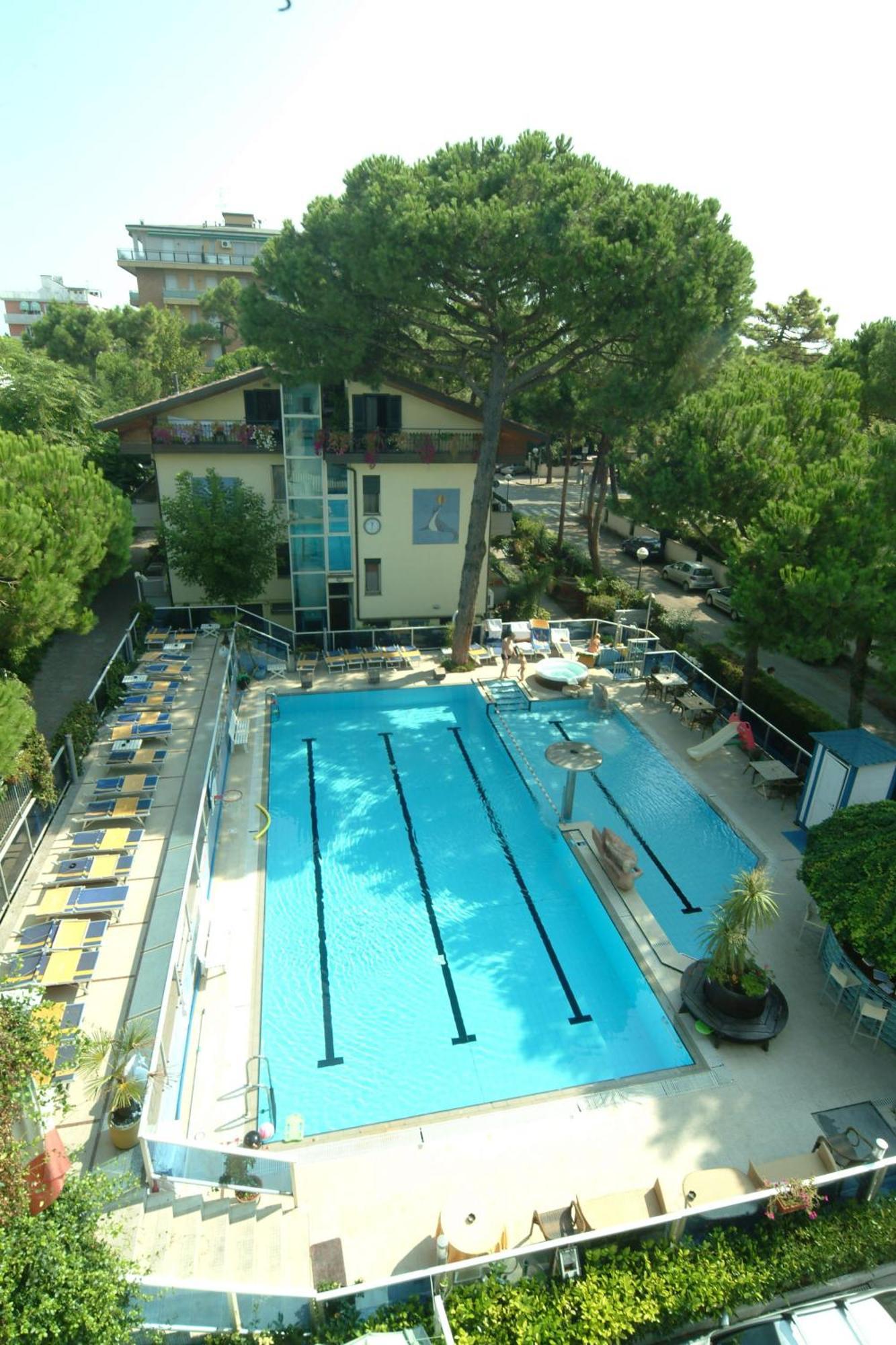 Hotel Flora Milano Marittima Exterior photo