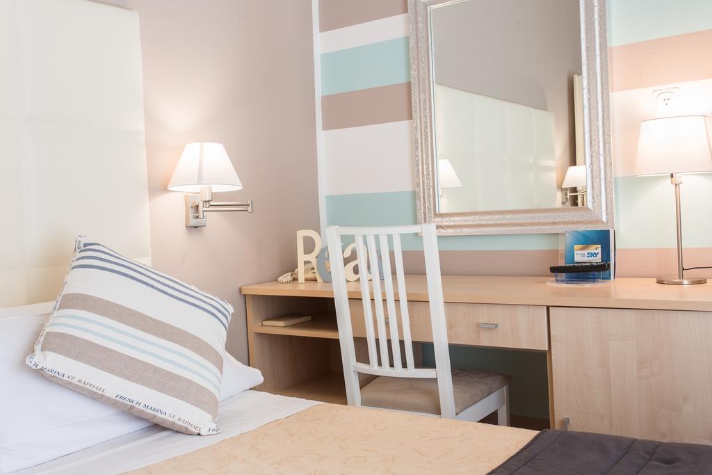 Hotel Flora Milano Marittima Exterior photo