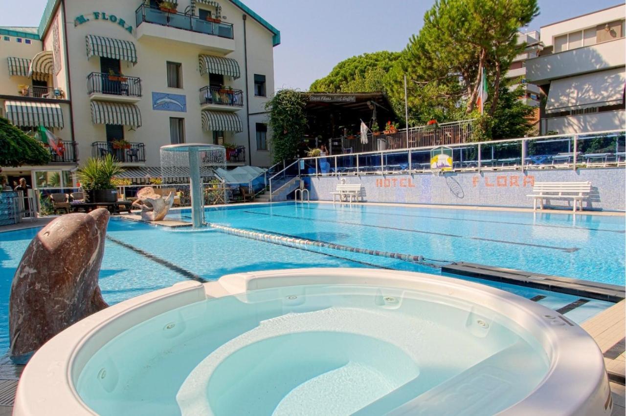 Hotel Flora Milano Marittima Exterior photo