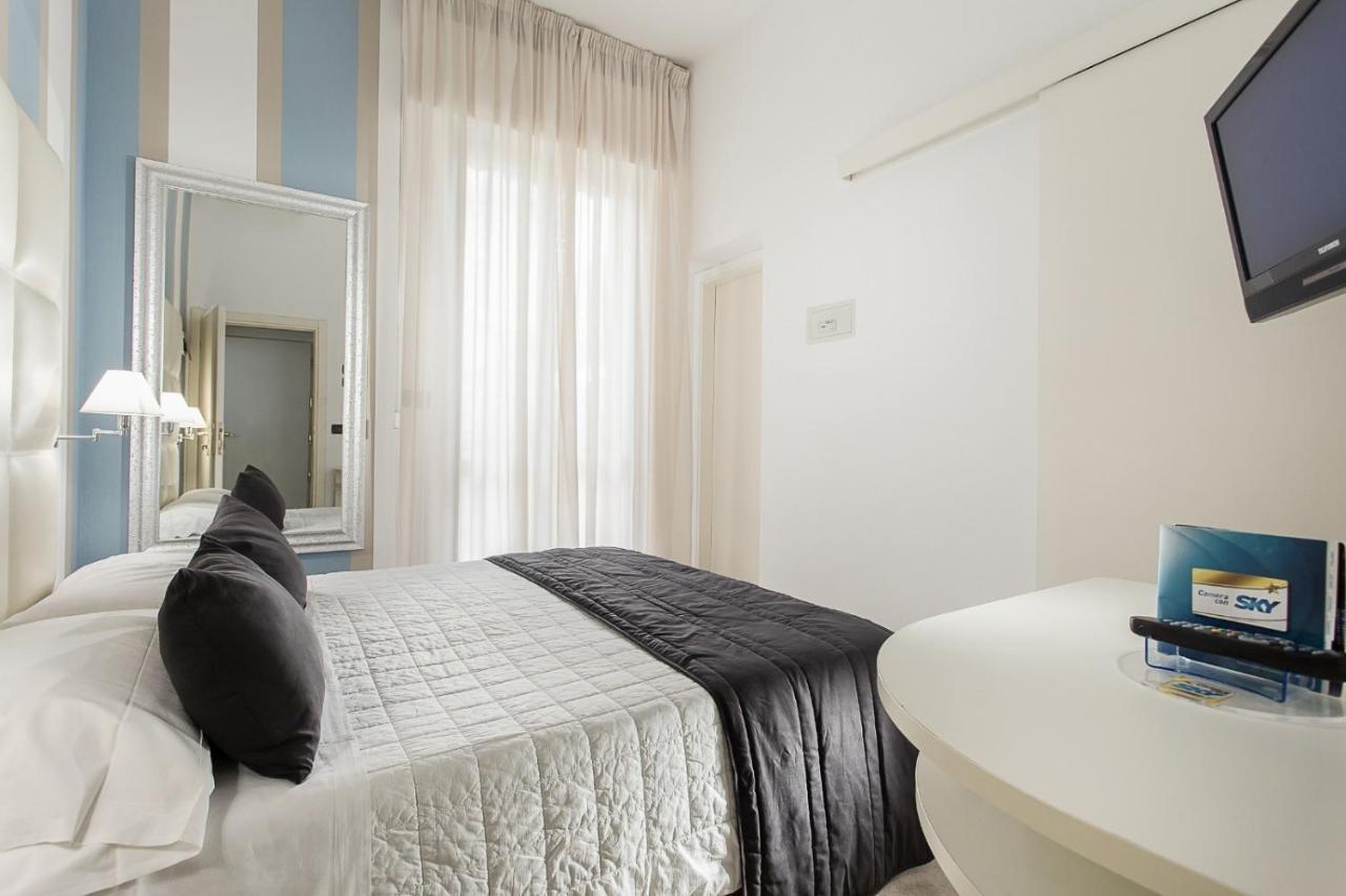 Hotel Flora Milano Marittima Exterior photo