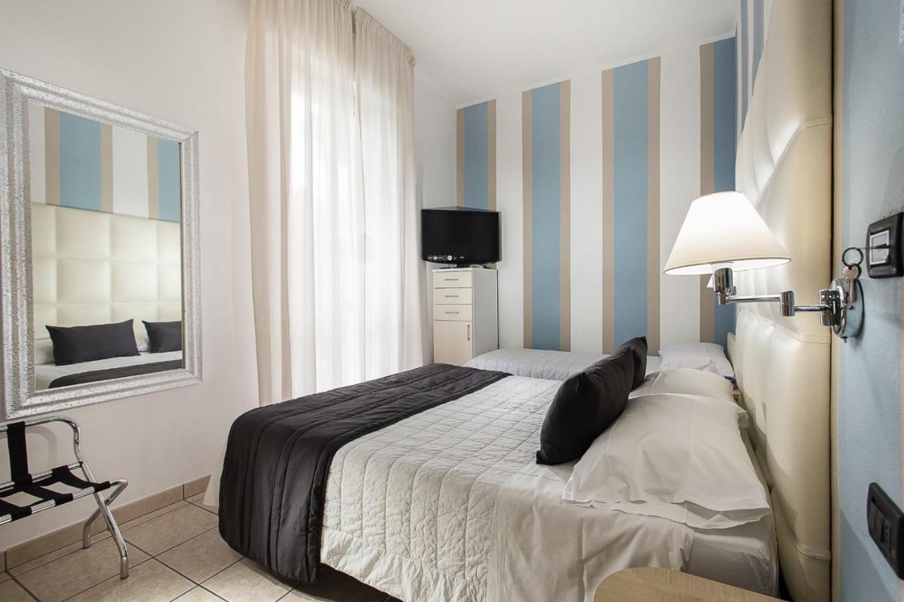 Hotel Flora Milano Marittima Exterior photo