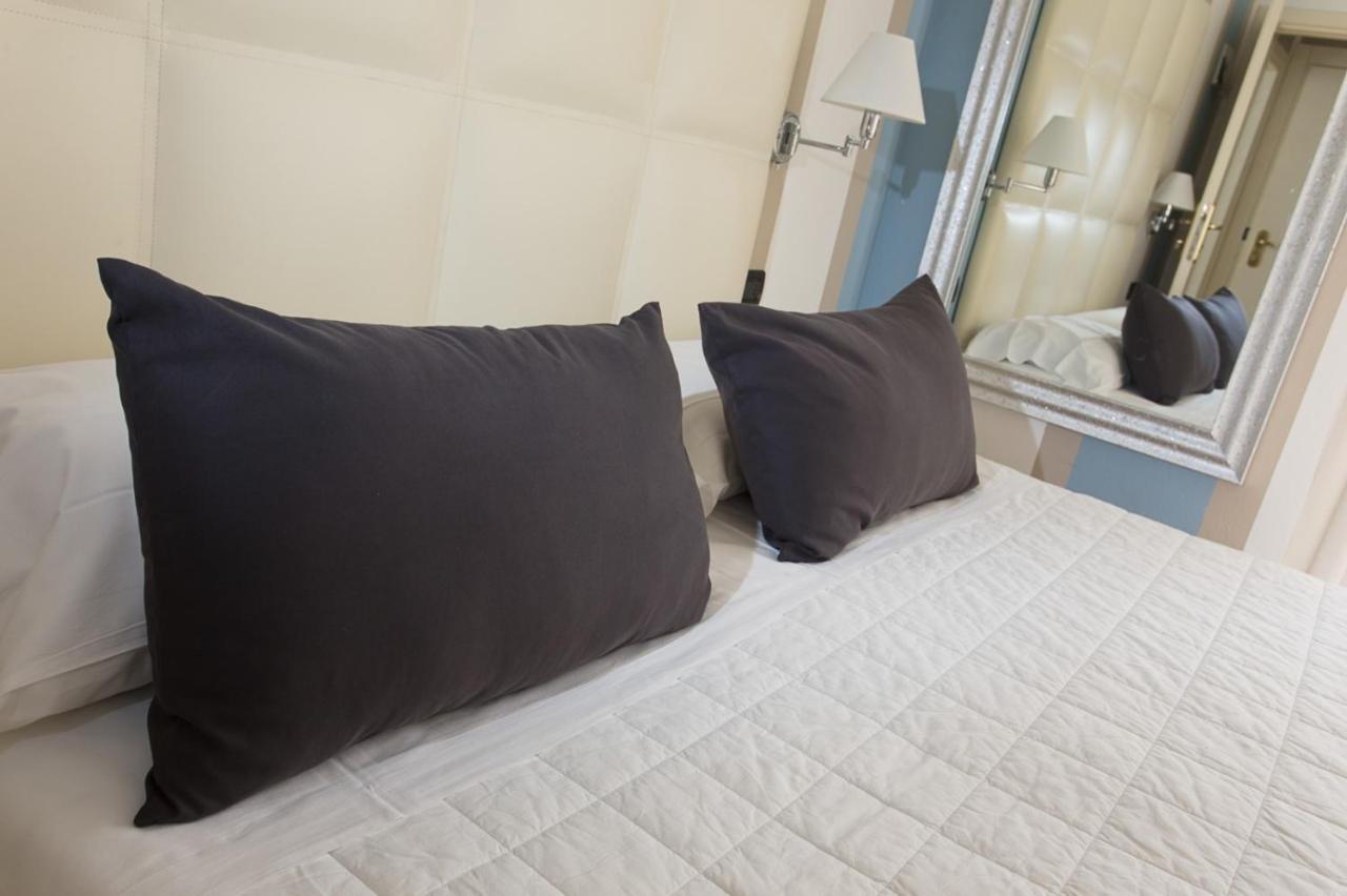 Hotel Flora Milano Marittima Exterior photo