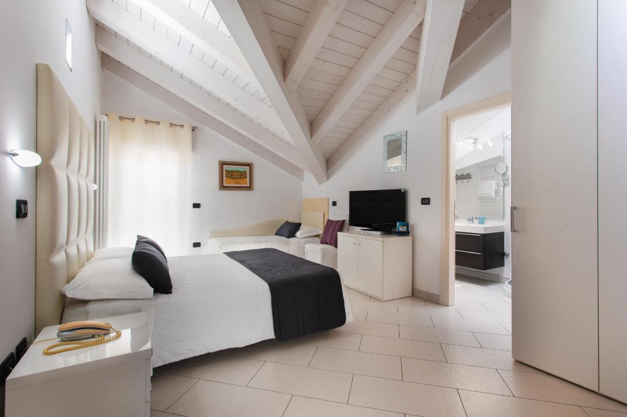 Hotel Flora Milano Marittima Exterior photo